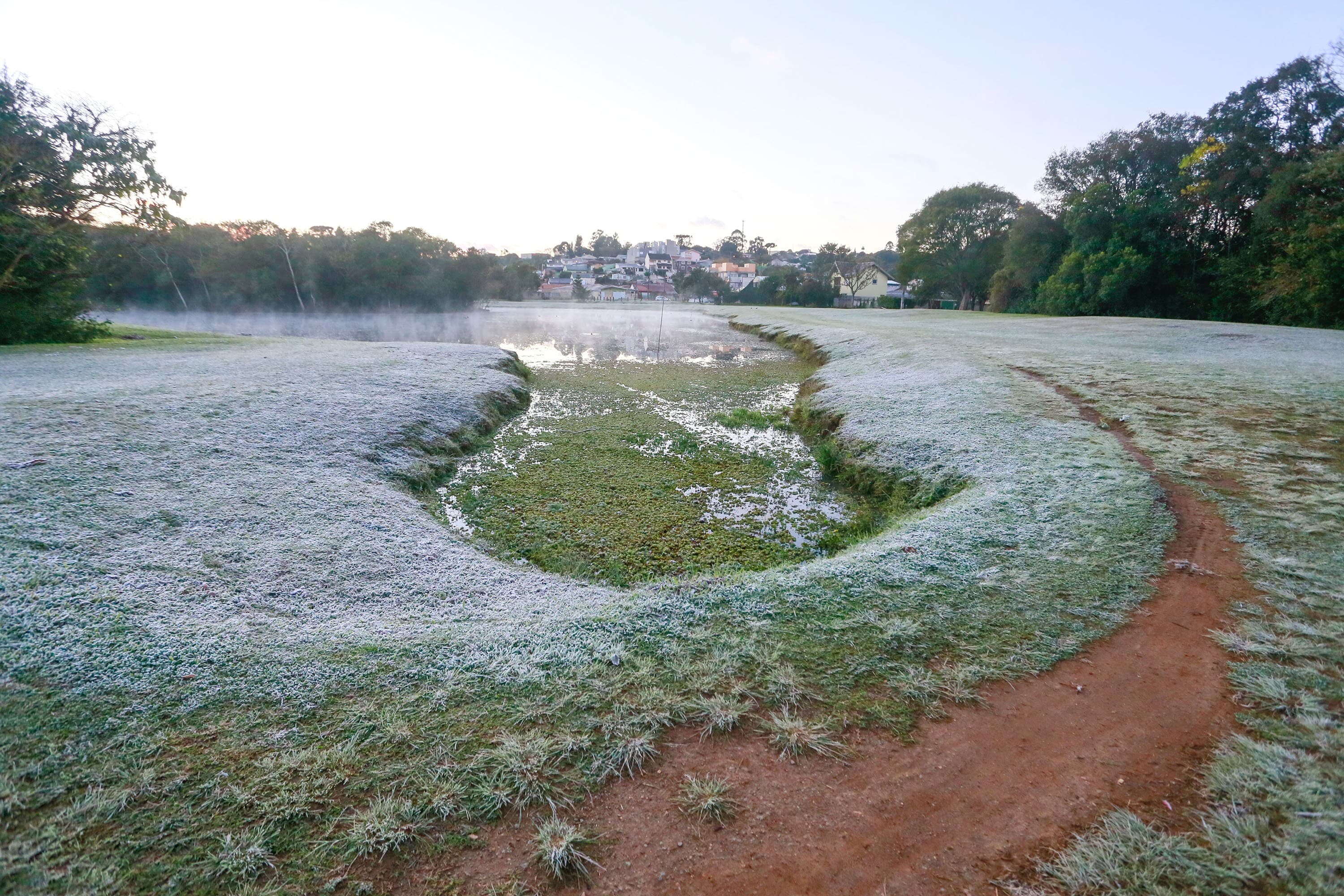 Quarta-feira marca início da primavera com frio intenso no Sul e chuvas no Sudeste