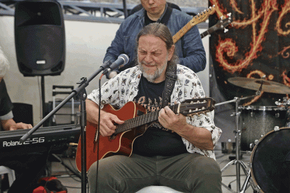 Harmonia Enlouquece lança álbum e celebra 25 anos de tratamento psiquiátrico humanizado