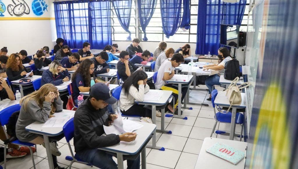 Programa de bolsas para alunos em vulnerabilidade socioeconômica