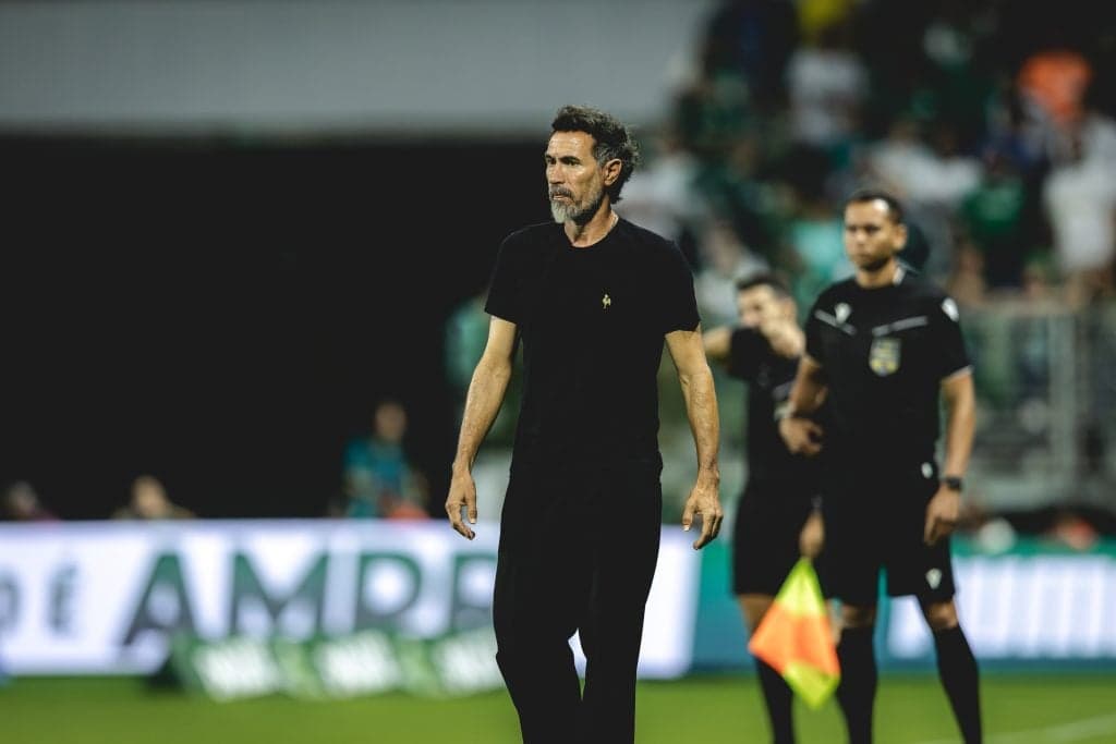 Eduardo Domínguez foca na semifinal da Sul-Americana contra o Santos