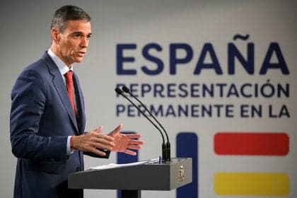 Espanha aprova regularização de imigrantes sem documentos