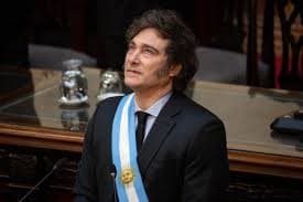 Javier Milei e a Nova Estratégia de Ajuste Fiscal na Argentina