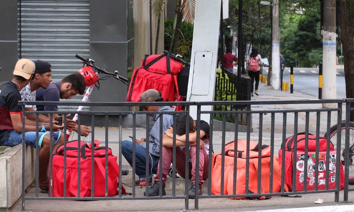 Governo Lula adia votação sobre regulamentação de trabalho por aplicativos