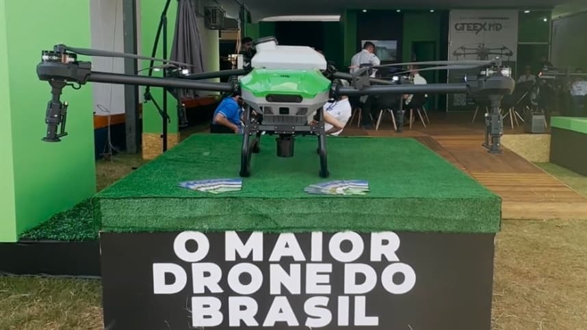 Drone pulverizador brasileiro consegue cobrir mais de 200 hectares diariamente