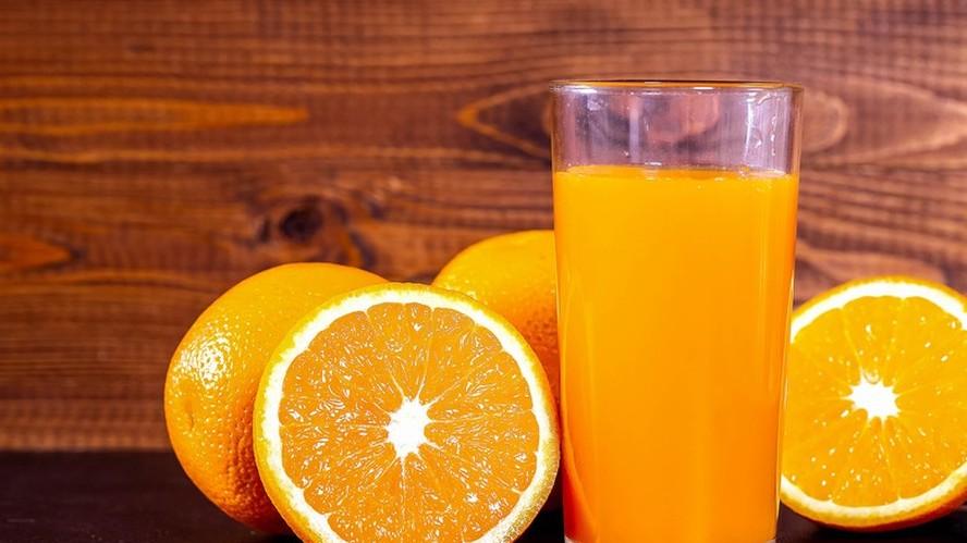 Exportação de suco de laranja continua em declínio e deve diminuir na próxima colheita